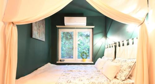 Szentimrevaros Apartment | Nookbed