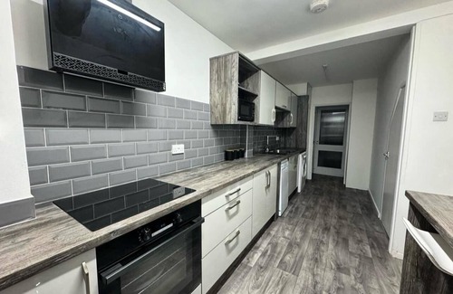 Harborne House | NOORMAK NIGHTSnYour home away from home π nContractors and family friendly