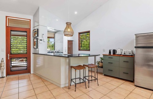 Noosa Heads Apartment | Noosa private sanctuary, walking distance to beach