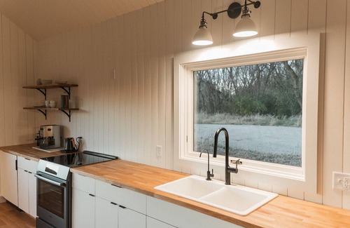 Stoughton Cabin | Nordic-inspired country retreat with wood fired tub 25-minutes from Madison, WI