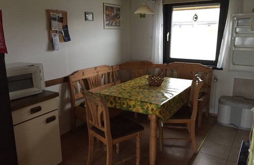 Nordseebad Burhave House | Nordseeferienhaus MÖWE Burhave - right on the dike! Pets welcome!