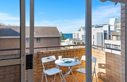 Wollongong CBD Apartment | North Beach Escape Balcony Sunrises and Ocean Walks