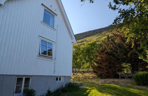 Skardsvag House | North Cape family lodge