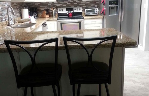 Pepper Ridge House | North Central Phoenix - Two Master Stes. 1500 Sf Newly Remodeled, Peaceful!