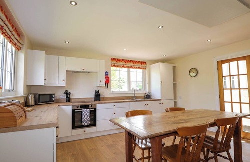 Nostie Cottage | NORTH COTTAGE, pet friendly, country holiday cottage in Glenelg