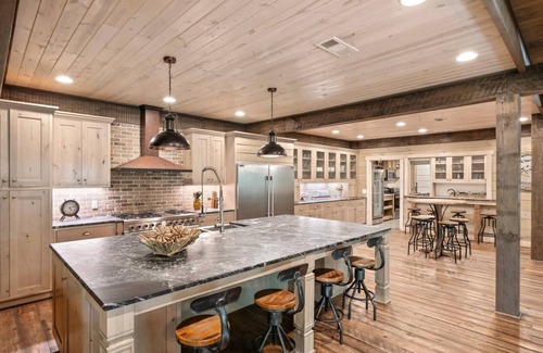 Cumming House | North Georgia Boat Club "Timber Estate" Executive Retreat & Family Vacation Spot