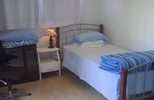 Coombabah Apartment | North Gold Coast-Quality Quiet Comfort: Affordable