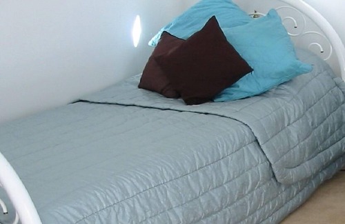Coombabah Apartment | North Gold Coast-Quality Quiet Comfort: Affordable