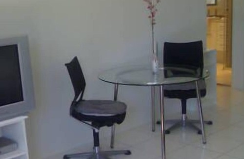 Coombabah Apartment | North Gold Coast-Quality Quiet Comfort: Affordable