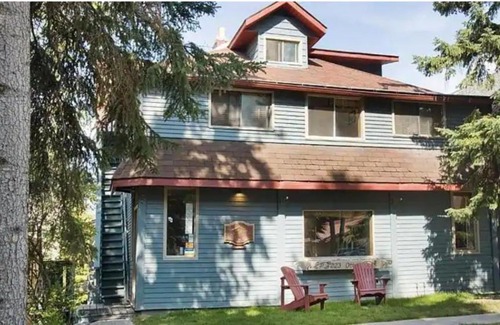 Banff House | North House - Rocky Mountain Retreat- Enormous House Sleeps 23