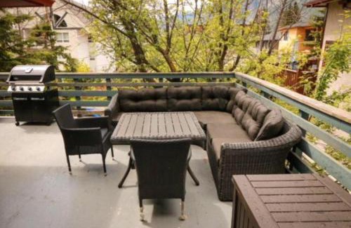 Banff House | North House - Rocky Mountain Retreat- Enormous House Sleeps 23