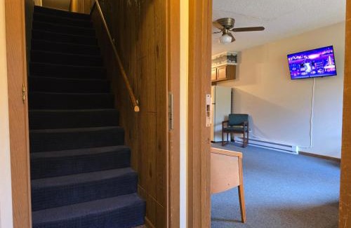 Ironwood Hotel | North Ironwood Acres - Black River Lodge