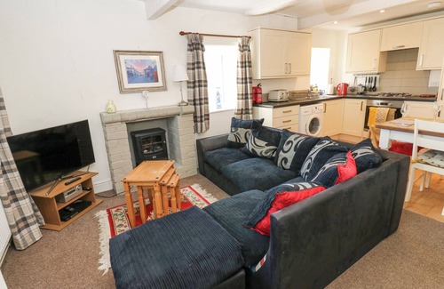 Oxenhope Cottage | NORTH IVES COTTAGE, pet friendly, with a garden in Oxenhope