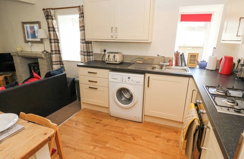 Oxenhope Cottage | NORTH IVES COTTAGE, pet friendly, with a garden in Oxenhope