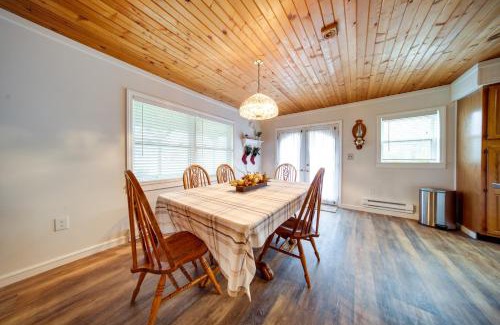North Jackson House | North Jackson Vacation Rental with Wraparound Deck!