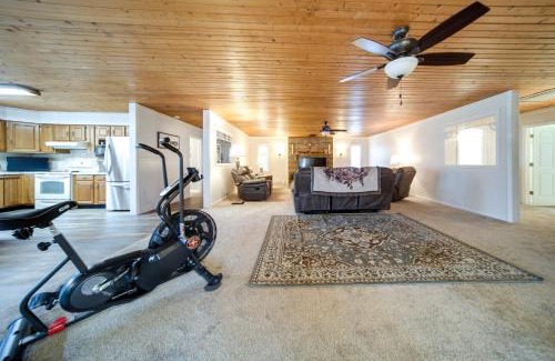 North Jackson House | North Jackson Vacation Rental with Wraparound Deck!