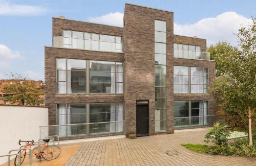 Golborne Apartment | North Kensington - Portobello by Viridian Apartments