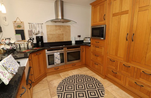 Annan Cottage | NORTH LODGE, pet friendly, country holiday cottage in Annan