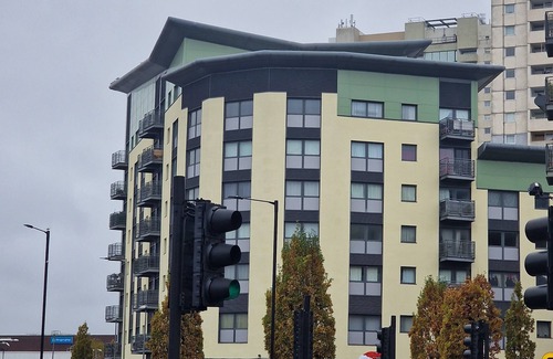 Edmonton Apartment | North London Oasis Edmonton Green