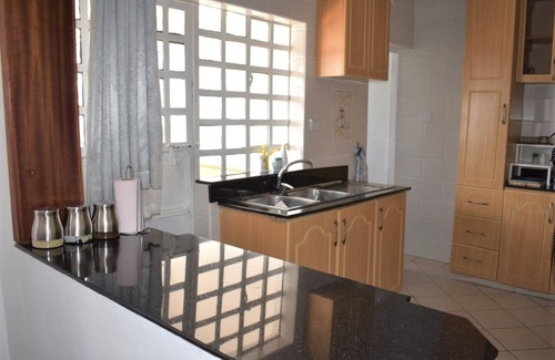 Nakuru House | North Manor, Cozy 3Br, Fibre Wifi, Smart TV, Safe Parking, 20mins from Nakuru