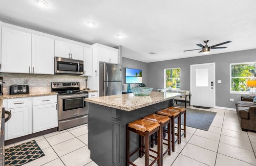 North Miami Beach House | North Miami Beach family villa with HEATED pool & grill. Minutes to beach!