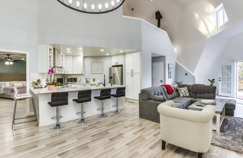 North Ridge House | North San Diego Retreat w/Deck, Fire Pit Table!