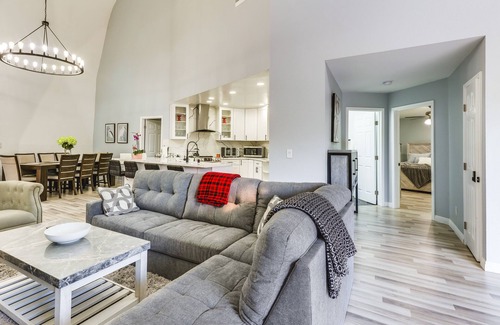 North Ridge House | North San Diego Retreat w/Deck, Fire Pit Table!