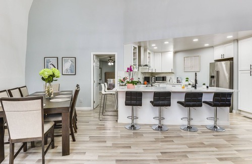 North Ridge House | North San Diego Retreat w/Deck, Fire Pit Table!