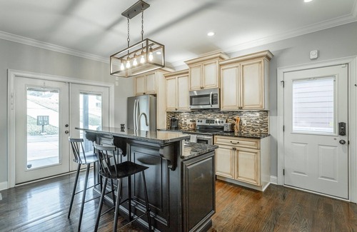 Northside House | North Shore home available for long term stays! - 30 night minimum | 3 Bed, 2 Bath