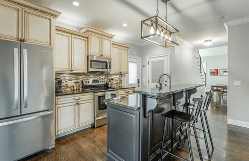 Northside House | North Shore home available for long term stays! - 30 night minimum | 3 Bed, 2 Bath