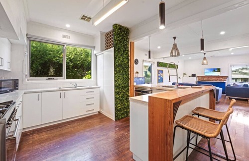 North Geelong House | North Shore Oasis, spacious nest
