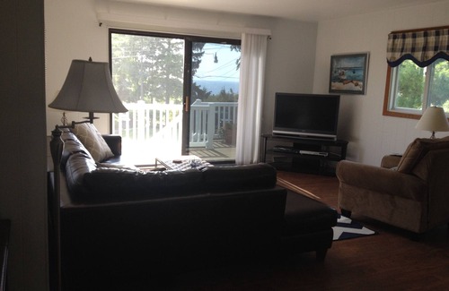 Ferrysburg House | North Shore Vacation Rental