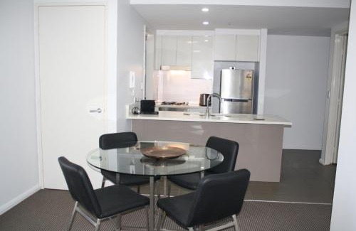 North Sydney Apartment | North Sydney Wyndel Apartments-MIL1005