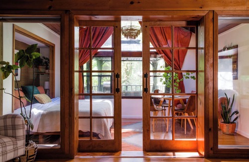 North Bend Cabin | North Zen Magical Riverfront Cabin with Hot Tub - 5min Walk to Twin Falls Trail!