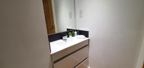 Northampton Apartment | Northampton 2 Bedroom Town Centre Apartment close to University, Hospitals, Brackmills