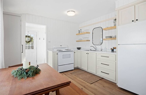 Seacow Pond Cottage | Northcape Bunkhouse Rentals + Hot tub/Beach