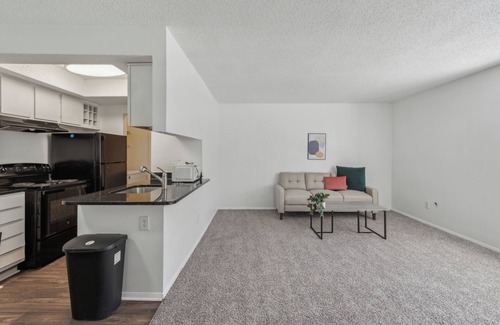Winston - Salem Apartment | Northcliffe 104 I Fully Furnished 1 Bedroom 1 Ba