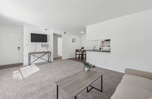 Winston - Salem Apartment | Northcliffe 104 I Fully Furnished 1 Bedroom 1 Ba