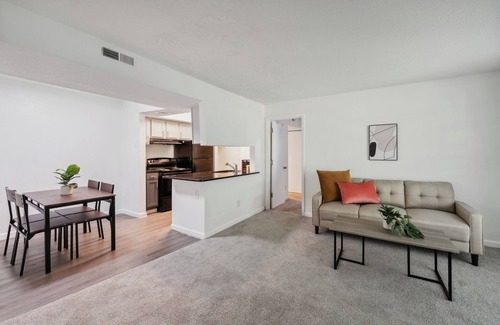 Winston - Salem Apartment | Northcliffe 405 I Fully Furnished 2 Bedroom 2 Ba