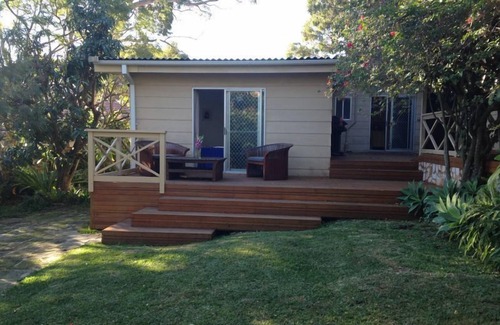 North Narrabeen House | Northern Beaches Bargain! House + Guest House ❈ Surf beach ❈ Lush kids backyard