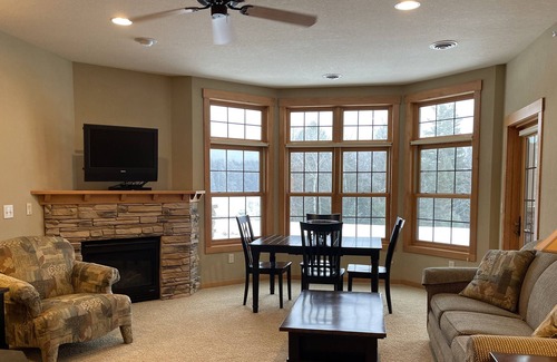 Three Lakes Hotel | Northernaire Resort