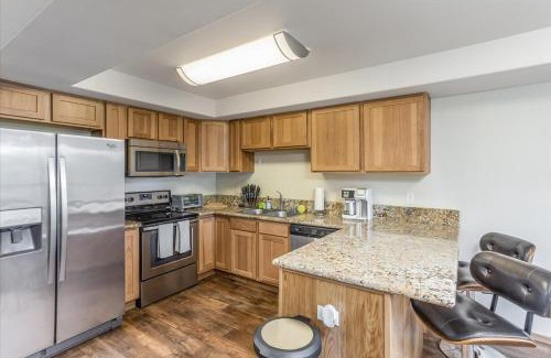 Knik-Fairview Apartment | NorthernNest Townhouse w/ Mtn Views & King Suite