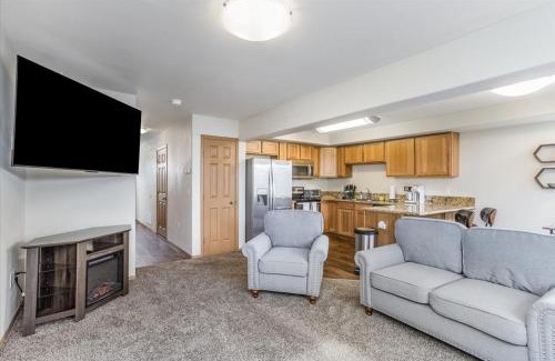 Knik-Fairview Apartment | NorthernNest Townhouse w/ Mtn Views & King Suite