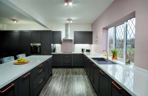Hampton-in-Arden House | Northfield Cottage, Games Arcade Dog Friendly NEC