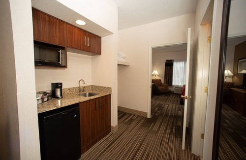 Springfield Hotel | Northfield Inn, Suites & Conference Center