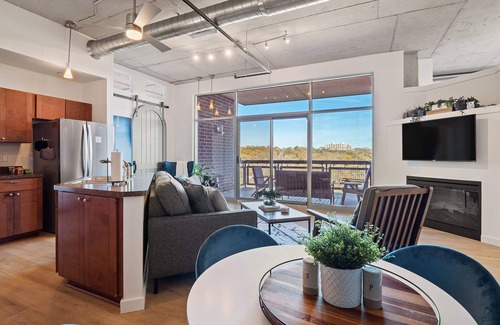 Elizabeth Park Valley Condo | Northside District Loft - Panoramic Valley Views