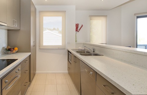 Jindabyne House | Northview 2 - Modern 2BR Townhouse l Lake View l Central Location l Spa Bath l WiFi