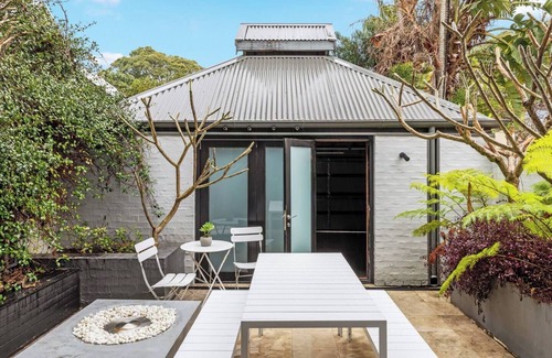 Camperdown House | Northwood Haus Refined Federation style Retreat