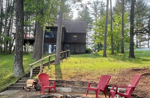Waupaca Cabin | Northwoods Cabin on private lake. Across the street from Waupaca Chain 'O Lakes.