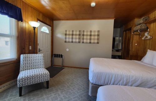 Long Lake Cabin | Northwoods Lodge Hotel Room 1